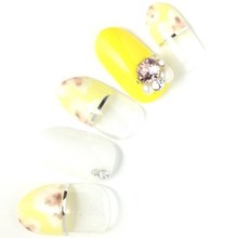 春のイエローフラワーネイル　yellow spring nails