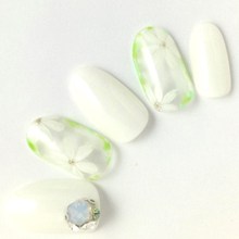 マーガレットネイル  white flower nails